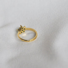 Load image into Gallery viewer, Green Flower Ring