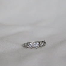 Load image into Gallery viewer, Flower Crown Ring