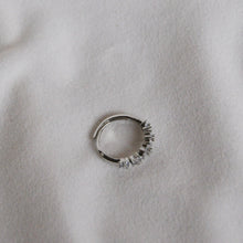 Load image into Gallery viewer, Flower Crown Ring