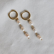 Load image into Gallery viewer, Pearl Link Earrings