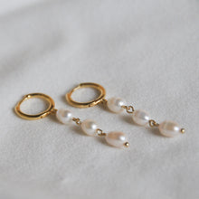 Load image into Gallery viewer, Pearl Link Earrings