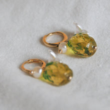 Load image into Gallery viewer, Pearly Pineapple Earrings