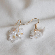 Load image into Gallery viewer, Bunch of Flowers Earrings