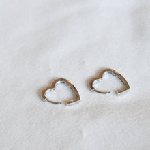 Load image into Gallery viewer, Queen of Hearts Earrings