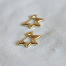 Load image into Gallery viewer, Zigzag Hoops