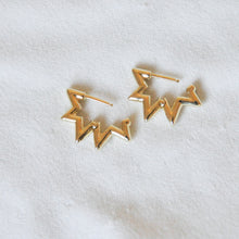 Load image into Gallery viewer, Zigzag Hoops