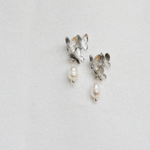 Load image into Gallery viewer, Butterfly Pearl Studs