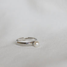 Load image into Gallery viewer, Single Pearl Ring