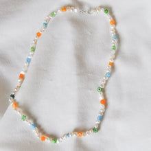 Load image into Gallery viewer, Floral Pearl Necklace