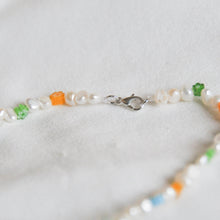 Load image into Gallery viewer, Floral Pearl Necklace