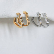 Load image into Gallery viewer, Queen of Hearts Earrings