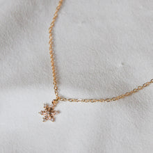 Load image into Gallery viewer, Snowflake Necklace