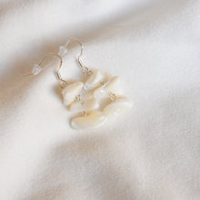 Load image into Gallery viewer, Shell Link Earrings