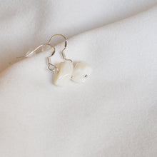 Load image into Gallery viewer, Single Shell Earrings