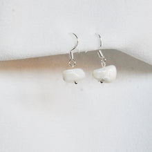 Load image into Gallery viewer, Single Shell Earrings