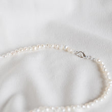 Load image into Gallery viewer, Pearl Necklace