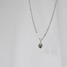Load image into Gallery viewer, Plump Heart Necklace