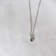 Load image into Gallery viewer, Plump Heart Necklace