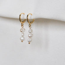 Load image into Gallery viewer, Triple Pearl Earrings