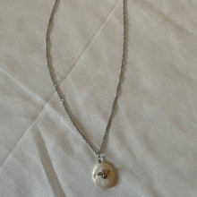 Load image into Gallery viewer, Pearl Bee Necklace
