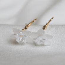 Load image into Gallery viewer, Lily Earrings
