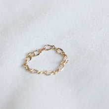 Load image into Gallery viewer, Twisted Chain Ring
