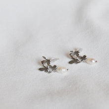 Load image into Gallery viewer, Butterfly Pearl Studs
