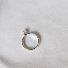 Load image into Gallery viewer, Single Pearl Ring
