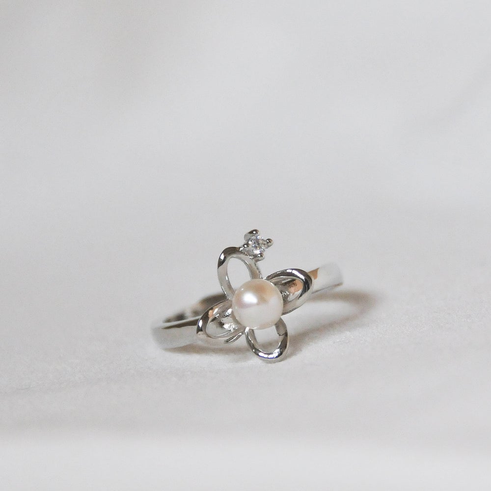 Pearl Flower Ring