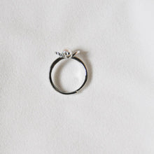 Load image into Gallery viewer, Pearl Flower Ring
